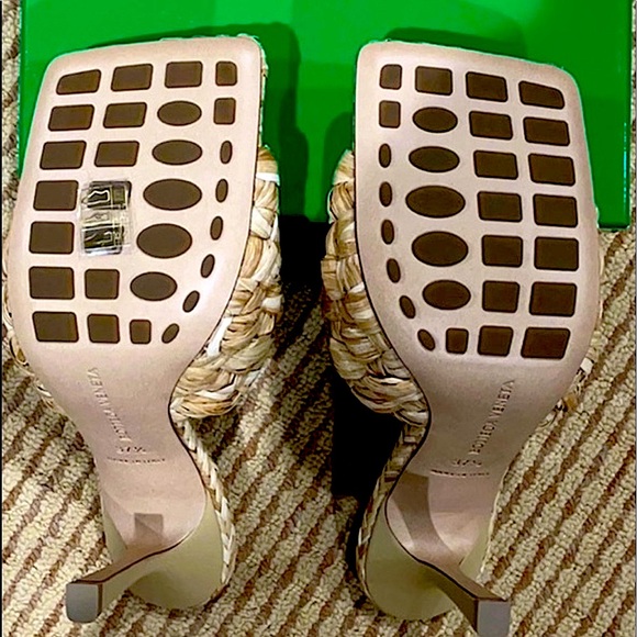 Bottega Veneta Raffia Stretch Mules -Hard to Find! - Picture 5 of 6